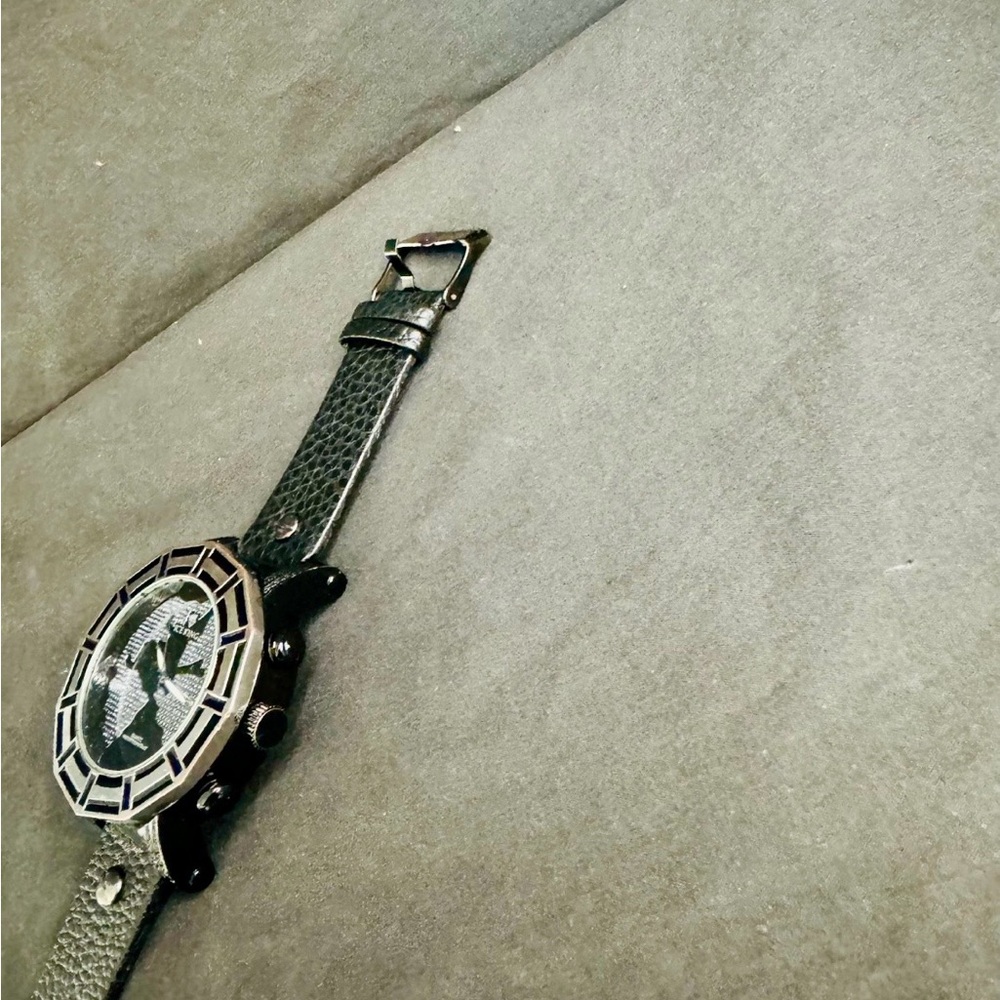 Black Textured Leather Strap Watch with Decorative Bezel - Picture 2 of 12